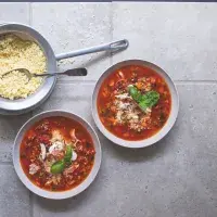 Červená polévka s jáhlami