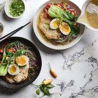 Soba polévka s vepřovým masem Soba polévka s vepřovým masem