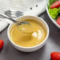 Medovo-hořčicová zálivka hotová za 10 minut