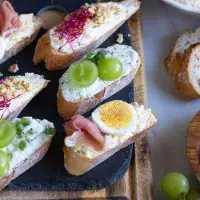 Česnekovo-sýrová, hermelínová a nivová pomazánka: Recepty krok za krokem