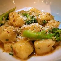 Zapečené gnocchi s brokolicí a sýrem