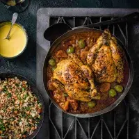 Baby kuřátka s bulgurem a šafránovým jogurtem