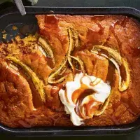 Banánový nákyp se smetanou a karamelem