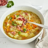 Jednoduchá bramborová polévka se slaninou Jednoduchá bramborová polévka se slaninou