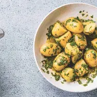 Bramborový salát s bylinkovou zálivkou à la vinaigrette Bramborový salát s bylinkovou zálivkou à la vinaigrette