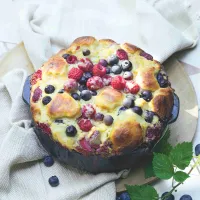 Brioškový nákyp s lesním ovocem