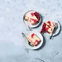 Broskvová zmrzlina s rybízovou dření Broskvová zmrzlina s rybízovou dření
