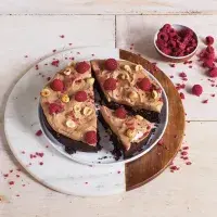 Brownies s lískovými oříšky a krémem z mléčné čokolády