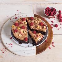 Brownies s lískovými oříšky a krémem z mléčné čokolády Brownies s lískovými oříšky a krémem z mléčné čokolády