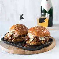 Burgery s trhaným vepřovým na cidru Burgery s trhaným vepřovým na cidru