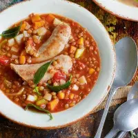 Čočková polévka se salsicciou