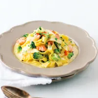 Carbonara s brokolicí a lososem Carbonara s brokolicí a lososem