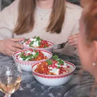 Chana masala (cizrnové kari) s granátovou raitou Chana masala (cizrnové kari) s granátovou raitou