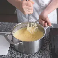 Crème pâtissière, diplomate, légère či mousseline: Jaký je v nich rozdíl a jak je připravit