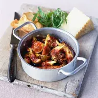 Crostini s rychlým fíkovým čatní a sýrem Manchego Crostini s rychlým fíkovým čatní a sýrem Manchego