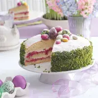 Dort s malinami a pistáciemi