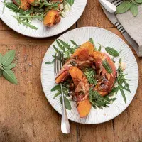 Dýně ve slaninovém kabátku s rukolovým salátem