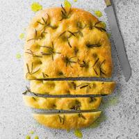 Focaccia s olivovým olejem a rozmarýnem