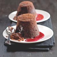 Čokoládový fondant s višňovým coulis