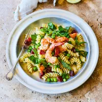 Fusilli s krevetami, chorizem a hráškem