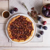 Galetka s pudinkem a karamelizovanými švestkami