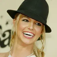 Britney Spears sází na středomořskou dietu, ale miluje chilli hot dog