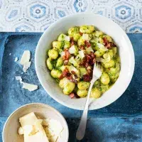Gnocchi s pestem z medvědího česneku Gnocchi s pestem z medvědího česneku