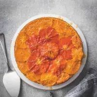 Grapefruitovo-klementinkový prolévaný obrácený koláč