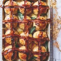 Hot cross buns se slaninou