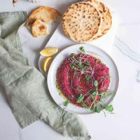 Hummus z červené řepy s plackami rotti