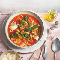 Hustá polévka s fazolemi a kousky lasagní