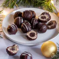 Dvoubarevné nepečené kuličky podle foodblogu Zdravě živená: Bez lepku a přidaného cukru, přesto lahodné