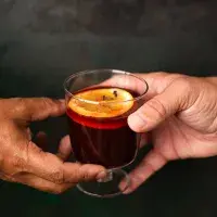 Svařák ze sangrie a brandy podle Berkyho