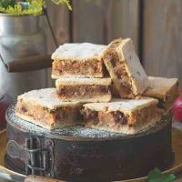 Úsporné pečení: Linecké jablečné řezy, bábovka i skořicová buchta