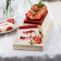 Jahodové semifreddo s jogurtem