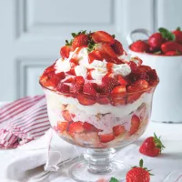 Jahodový trifle Jahodový trifle