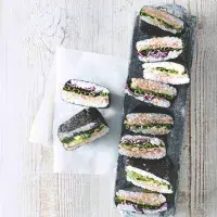 Japonský rýžový sendvič onigirazu Japonský rýžový sendvič onigirazu
