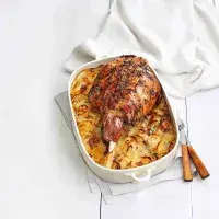 Jehněčí kýta s bramborami boulangère Jehněčí kýta s bramborami boulangère