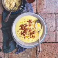 Jogurtová polévka s orzem a cizrnou