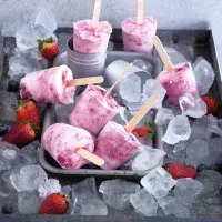 Jogurtové nanuky s pečenými lesními plody a medem