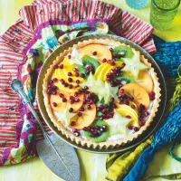 Koláč s kokosovým krémem a tropickým ovocem