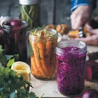 Nakládaná mrkev s bylinkami