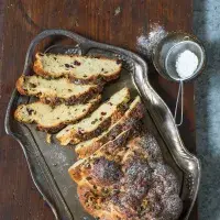 Kynutá vánočka s pistáciemi