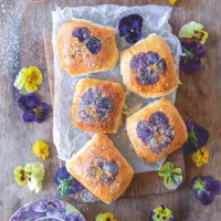 Kynuté houstičky s jedlými kvítky