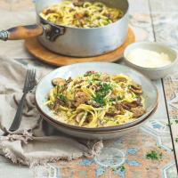 Linguine s houbami a omáčkou z mascarpone s parmazánem