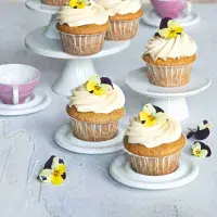 Mangové cupcakes s kokosem a mučenkou Mangové cupcakes s kokosem a mučenkou