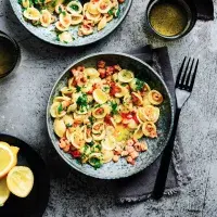 Máslové orecchiette s krevetami a šafránem