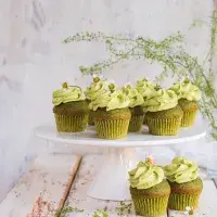 Matcha cupcaky s krémem z bílé čokolády Matcha cupcaky s krémem z bílé čokolády