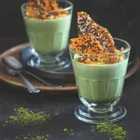 Matcha panna cotta se sezamovým griliášem