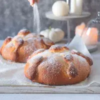 Mexický bochánek mrtvých (Pan de muerto) Mexický bochánek mrtvých (Pan de muerto)